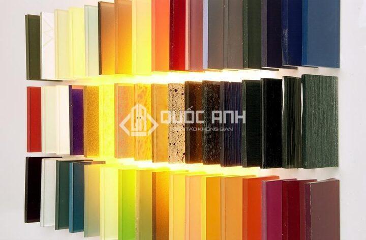 Kính màu Glasskote được ứng dụng công nghệ phủ màu AddiKote cao cấp nên có độ bền màu vượt trội. 