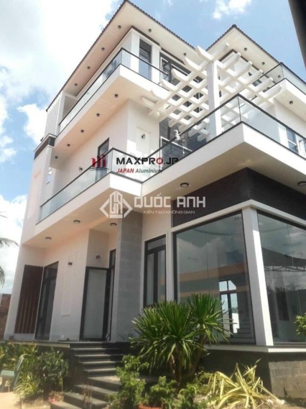 Công trình nhà ở lắp đặt lan can nhôm Maxpro.