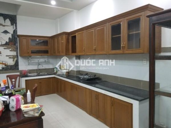 Mẫu tủ bếp nhôm nội thất giả gỗ siêu nét.