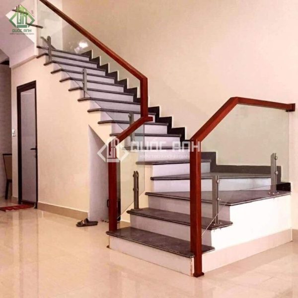 Cầu thang kính trụ lửng được ứng dụng rộng rãi hiện nay.