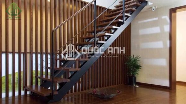 Cầu thang sắt xương cá đang rất được ưa chuộng hiện nay.