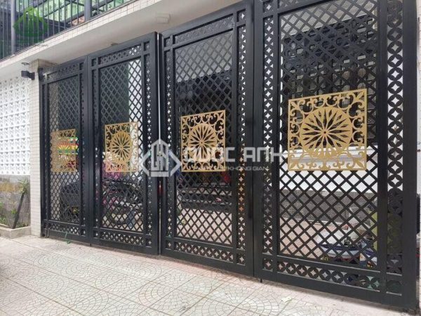 Quốc Anh Door là đơn vị uy tín có kinh nghiệm trong việc gia công lắp đặt sản phẩm cổng sắt CNC.