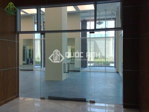 Cửa kính thủy lực 2 cánh.