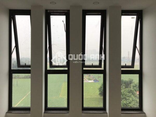 Cửa sổ mở hất cho khung cửa sổ nhỏ.