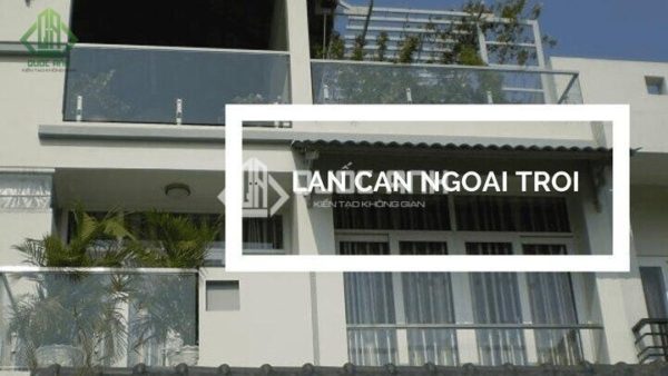 Lan can kính ngoài trời thường sử dụng kính cường lực có độ bền cao.