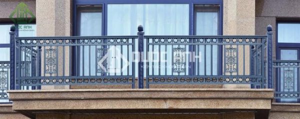 Lắp đặt lan can sắt vừa đảm bảo an toàn vừa tăng tính thẩm mỹ cho công trình.