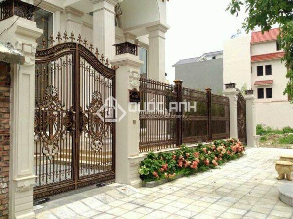 Nên thiết kế cổng có khe hở để đảm bảo khí được lưu thông vào nhà.