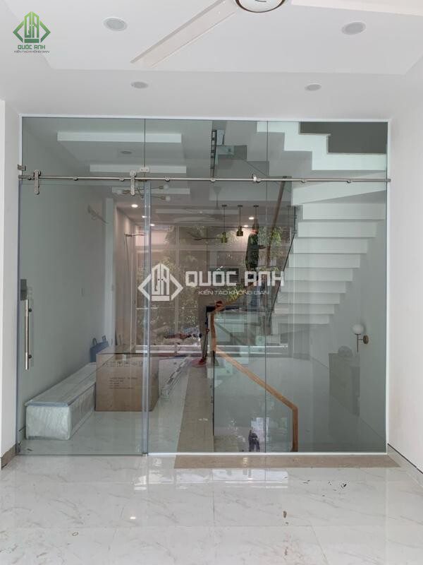 Quốc Anh Door chuyên lắp đặt cửa kính các loại chất lượng uy tín.