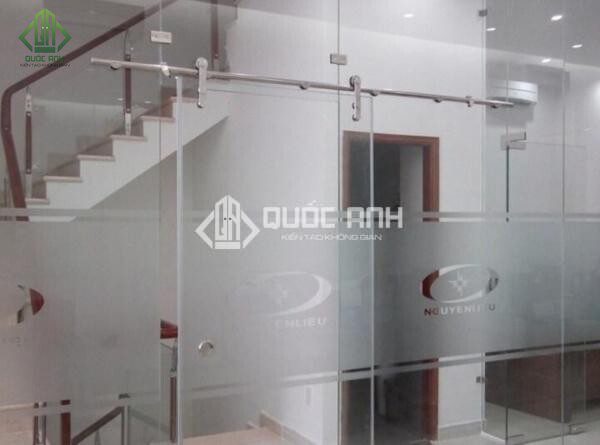 Cửa kính lùa phi 25 có khả năng chịu lực tốt, tính thẩm mỹ cao.
