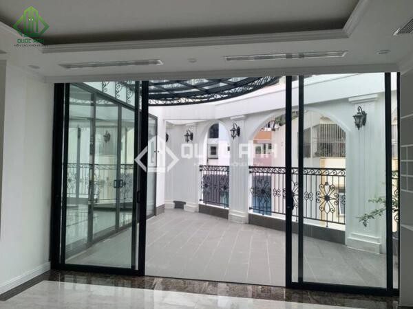 Cửa nhôm Xingfa màu đen đẹp.
