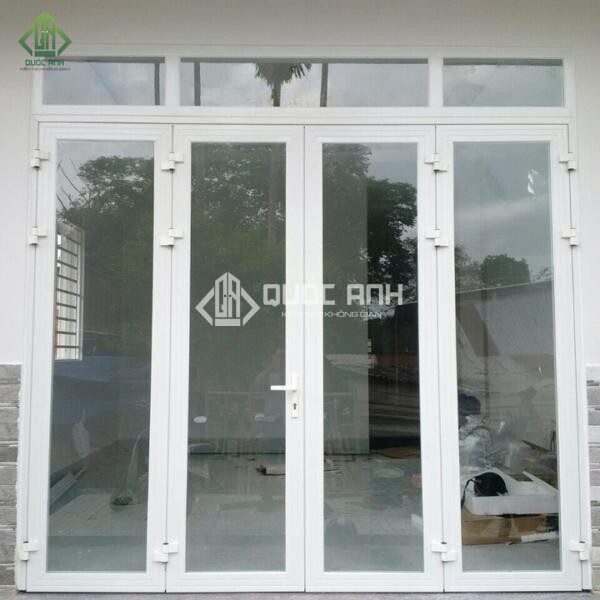 Cửa Xingfa màu trắng 4 cánh.