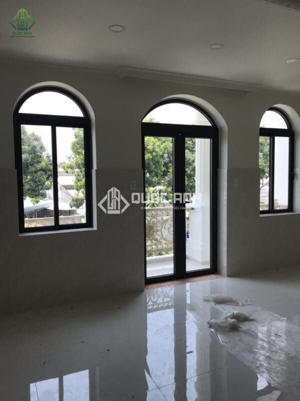 Cửa sổ và cửa đi nhôm Xingfa uốn vòm.