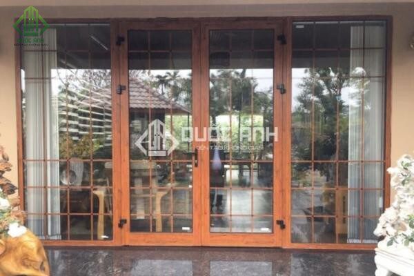 Cửa đi nhôm Xingfa vân gỗ.