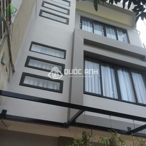 Cửa sổ mở quay nhôm Maxpro 4 cánh.