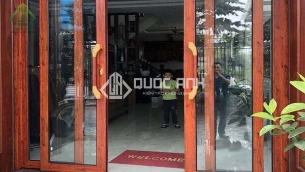 Cửa trượt quay Zhongkai vận hành nhẹ nhàng êm ái.