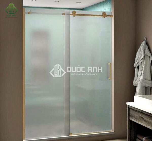 Quốc Anh Door là đơn vị chuyên thi công phòng tắm kính giá tốt.
