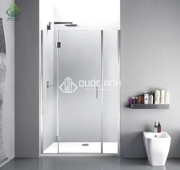 Mẫu vách tắm kính mờ đang rất được ưa chuộng hiện nay.