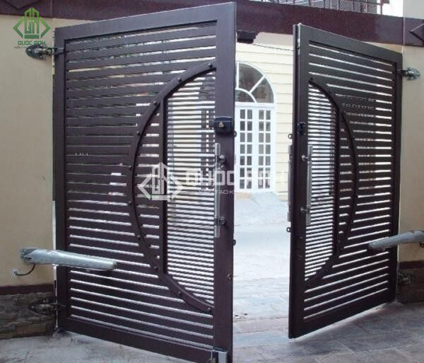 Cửa cổng tự động có giá thành tương đối cao.
