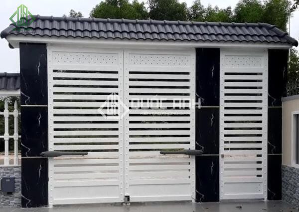 Cửa cổng đóng mở tự động 2 cánh tạo sự tiện lợi cho người dùng.
