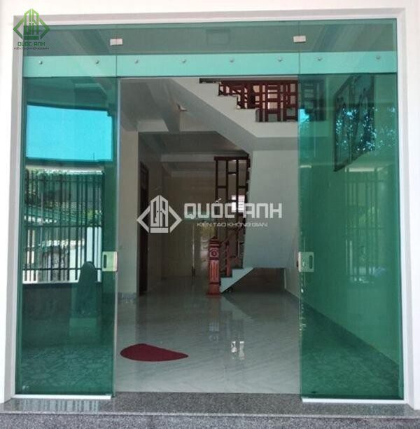 Quốc Anh Door chuyên thi công cửa kính cường lực giá tốt.
