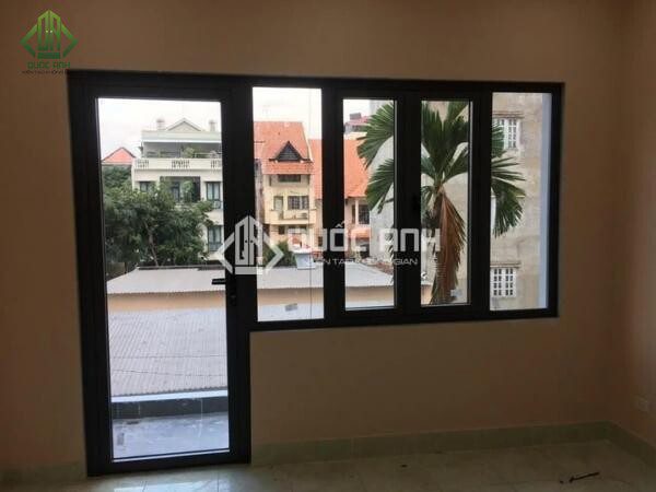 Cửa mẹ bồng con nhôm kính đẹp.