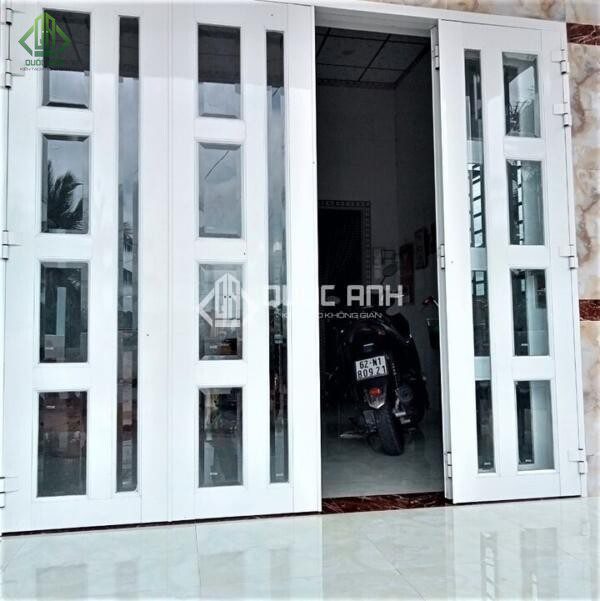 Cửa nhôm hệ 1000 chia ô có khả năng chống trộm hiệu quả.