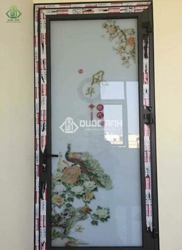 Sử dụng cửa tranh kính 3D giúp ngôi nhà thêm phần ấn tượng.