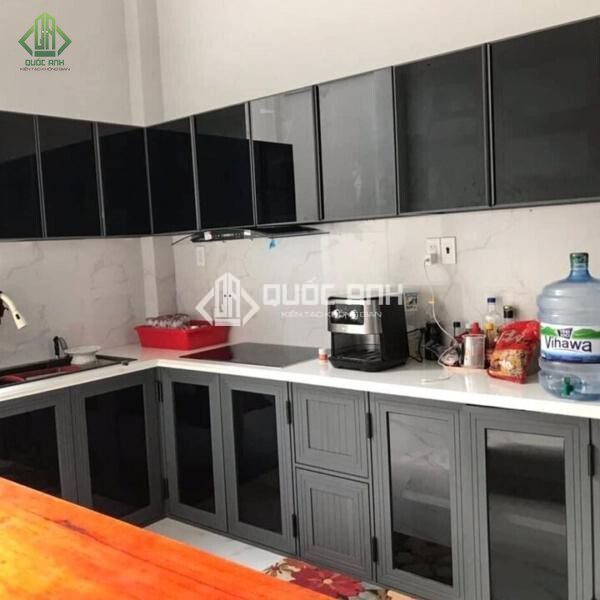 Tủ bếp nhôm kính cá tính.