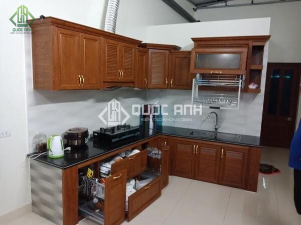 Sử dụng tủ bếp treo tường giúp tăng diện tích sử dụng cho căn bếp.