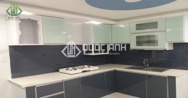 Tủ bếp nhôm kính treo tường là tên gọi chung cho mẫu tủ bếp ốp tường.