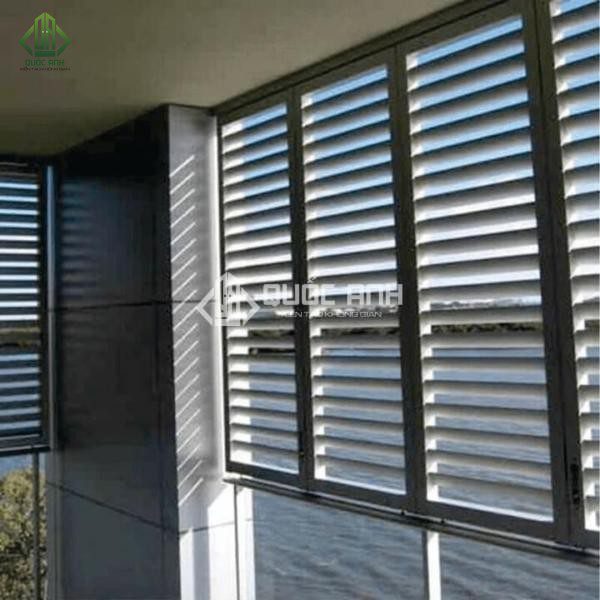 Cửa nhôm không kính thường được gọi là cửa nhôm lá sách.