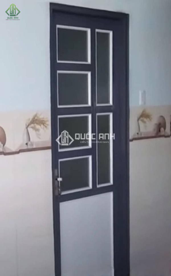 Cửa sắt 1 cánh nếu không được phủ sơn chống gỉ và bảo quản đúng cách sẽ dễ bị gỉ sét.