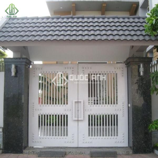 Cửa cổng sắt 2 cánh thông dụng.