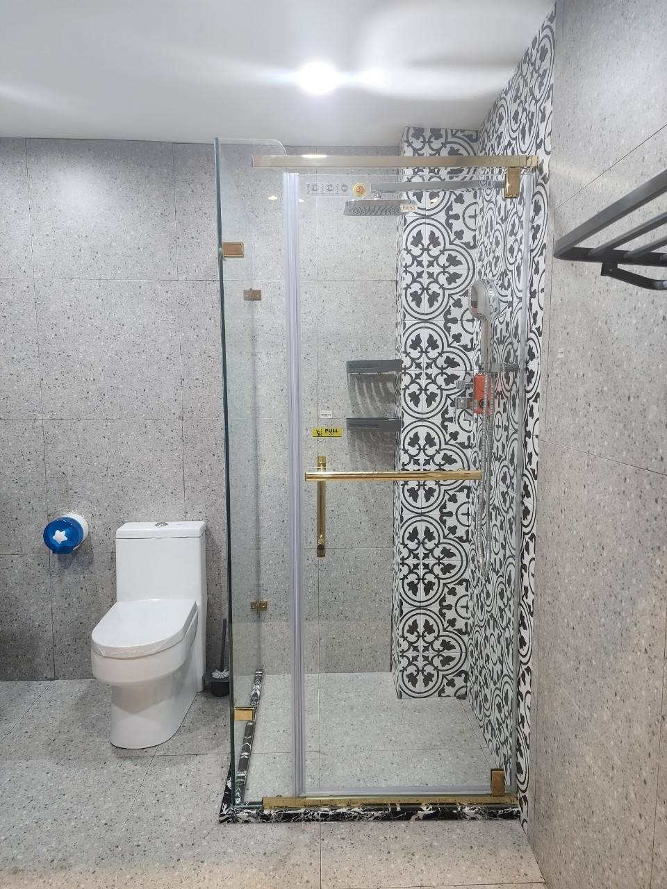 10 mẫu phòng tắm kính đẹp, thiết kế hiện đại 2024